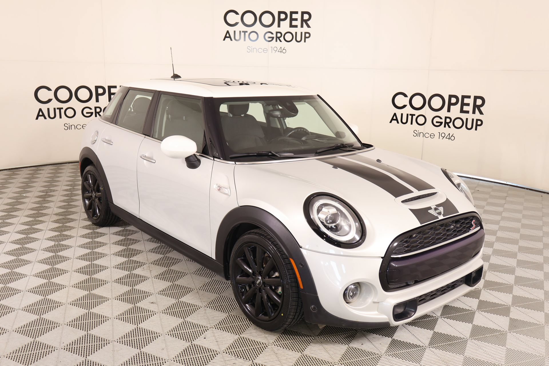 Used 2021 MINI Cooper S w/ Driver Assistance Package FWD image 1