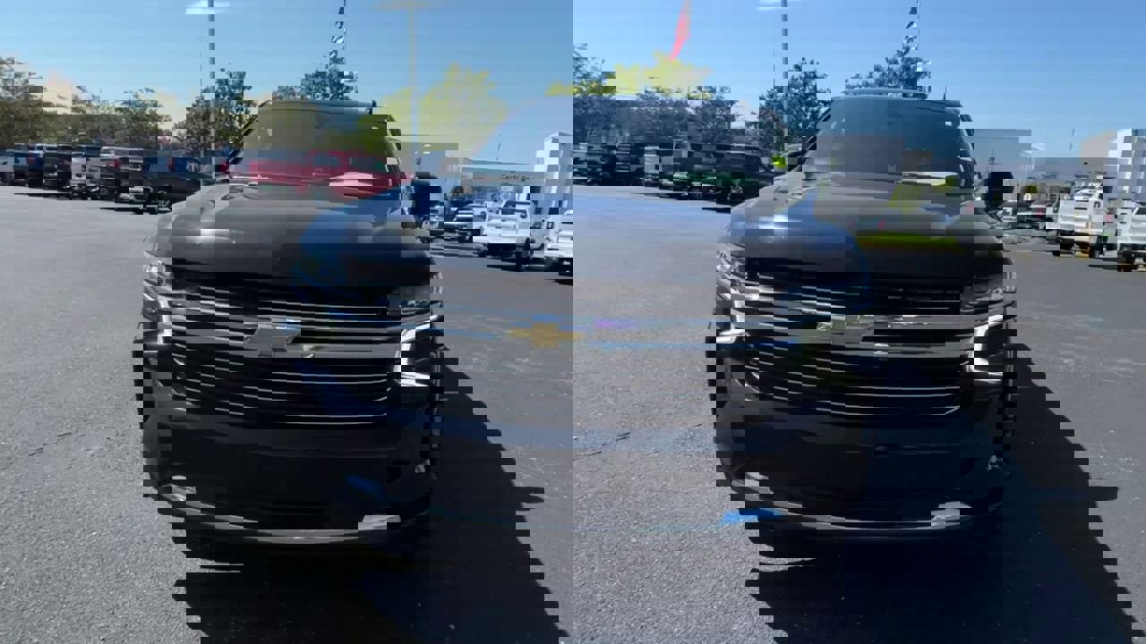 Used 2022 Chevrolet Suburban LT image 3