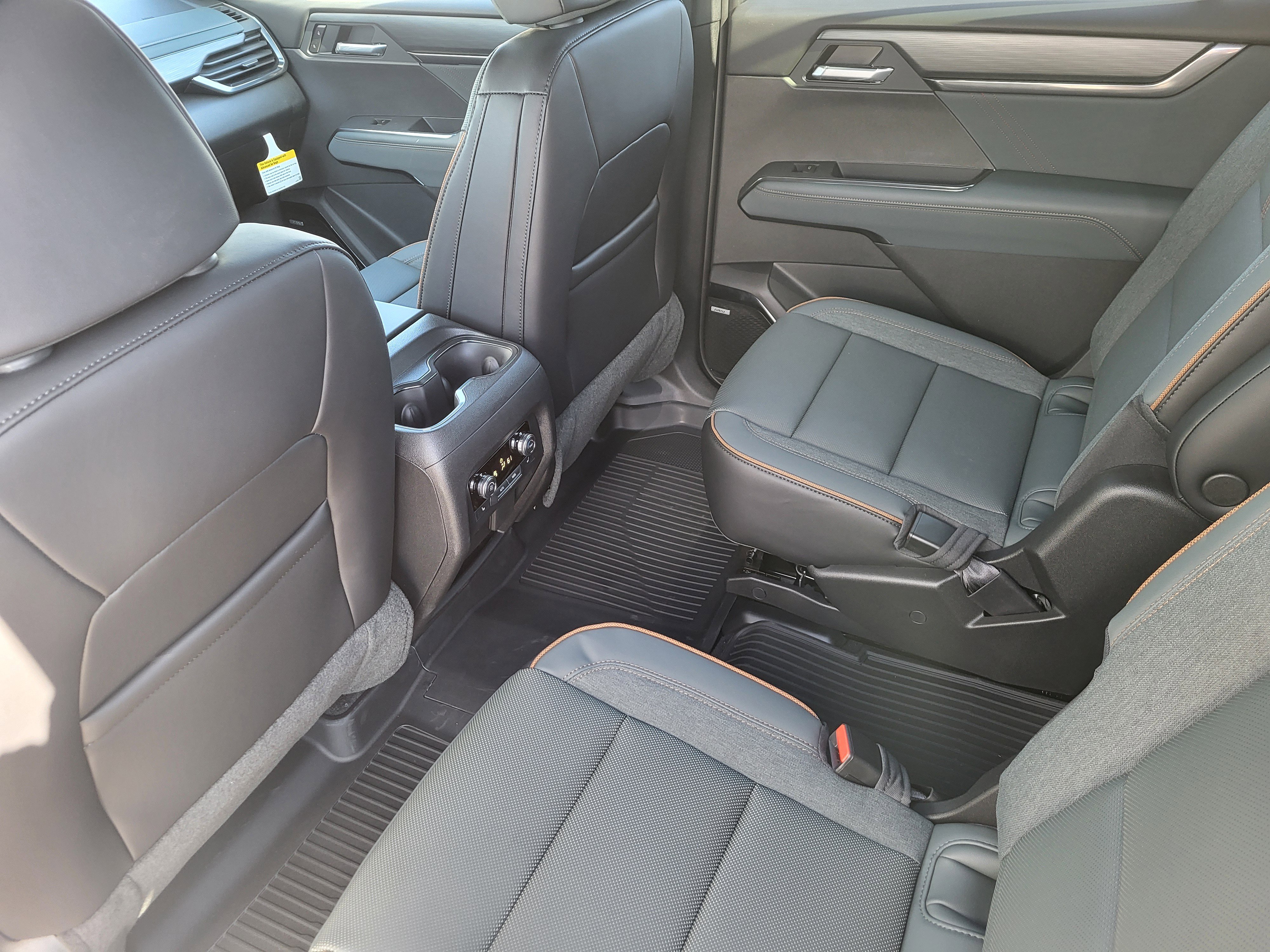 New 2026 GMC Acadia AT4 w/ Luxury Package image 24