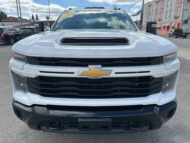 Used 2024 Chevrolet Silverado 2500 Custom w/ Z71 Off-Road Package image 2