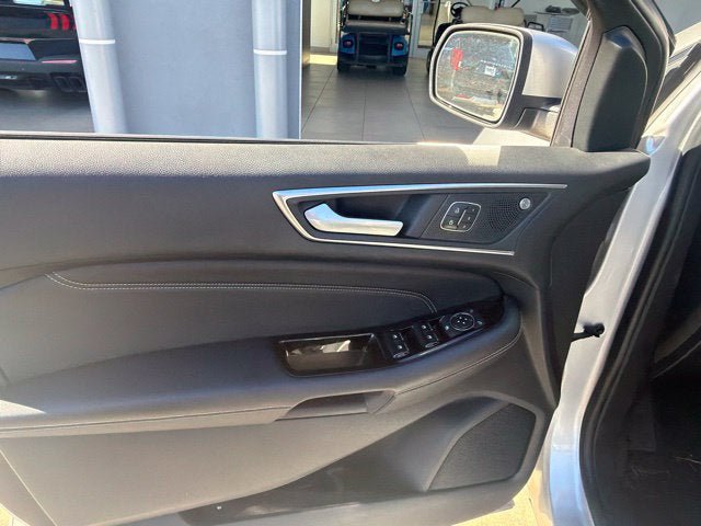 Used 2019 Ford Edge Titanium w/ Equipment Group 301A AWD/4WD image 20