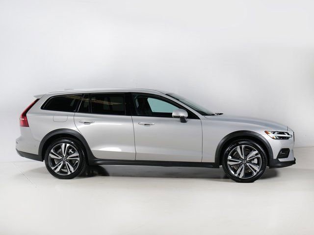 Used 2025 Volvo V60 B5 Cross Country Plus AWD/4WD image 31