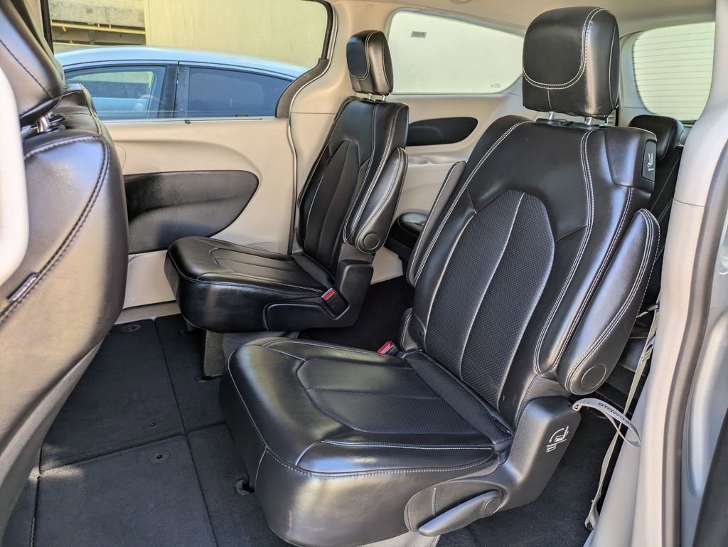 Used 2024 Chrysler Pacifica Touring-L image 24