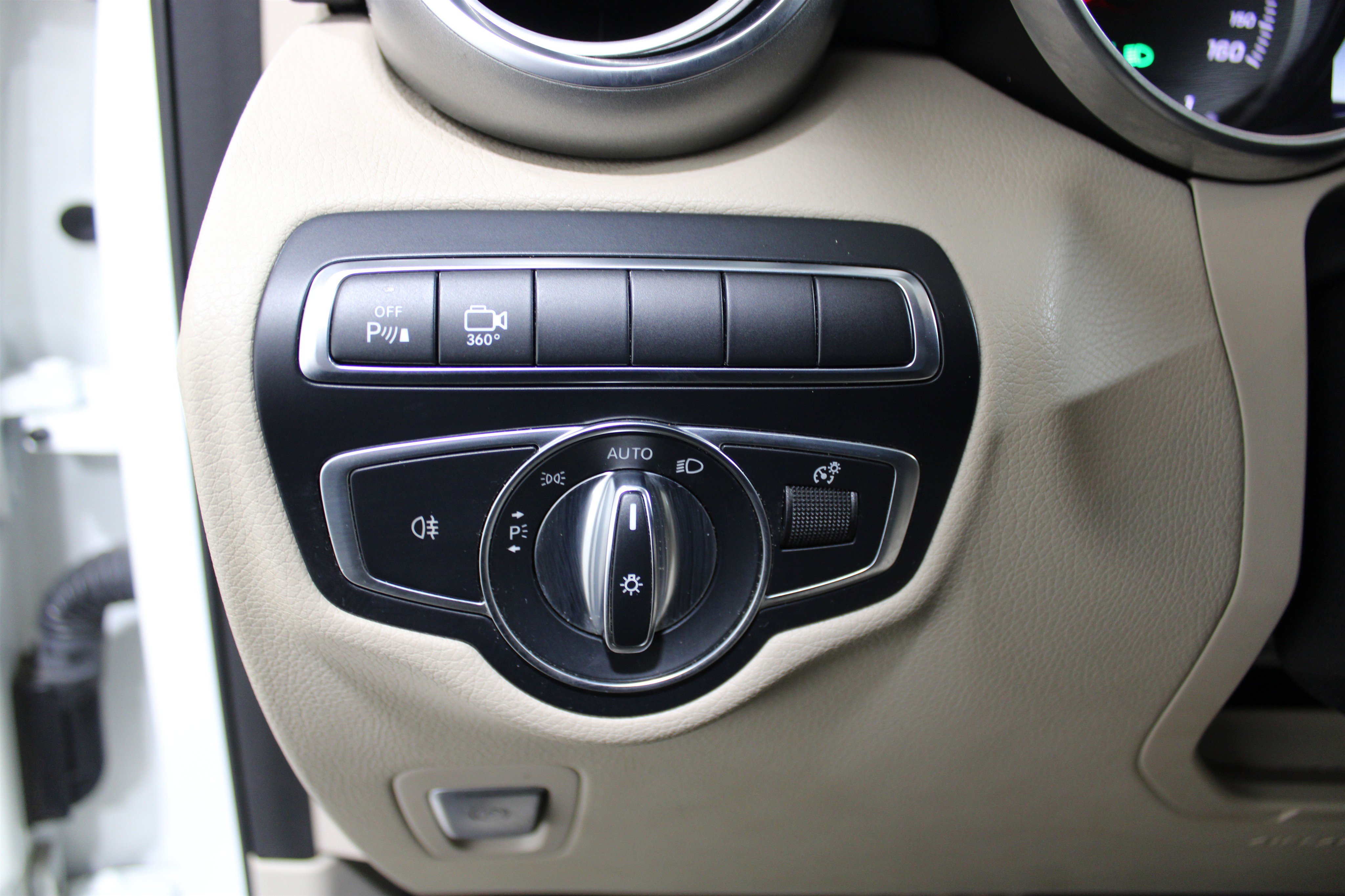 Used 2018 Mercedes-Benz GLC 300 image 8