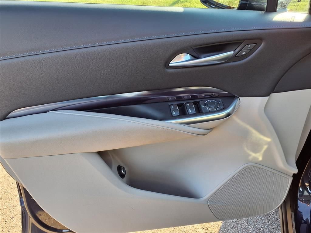 Certified 2023 Cadillac XT4 Luxury w/ Cold Weather Package image 14