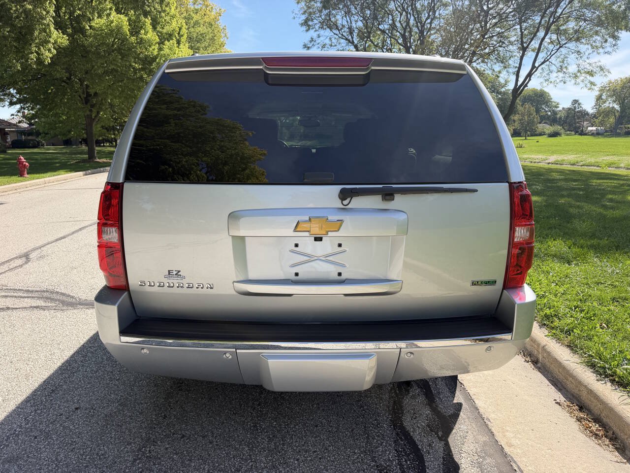 Used 2012 Chevrolet Suburban LTZ AWD/4WD image 4