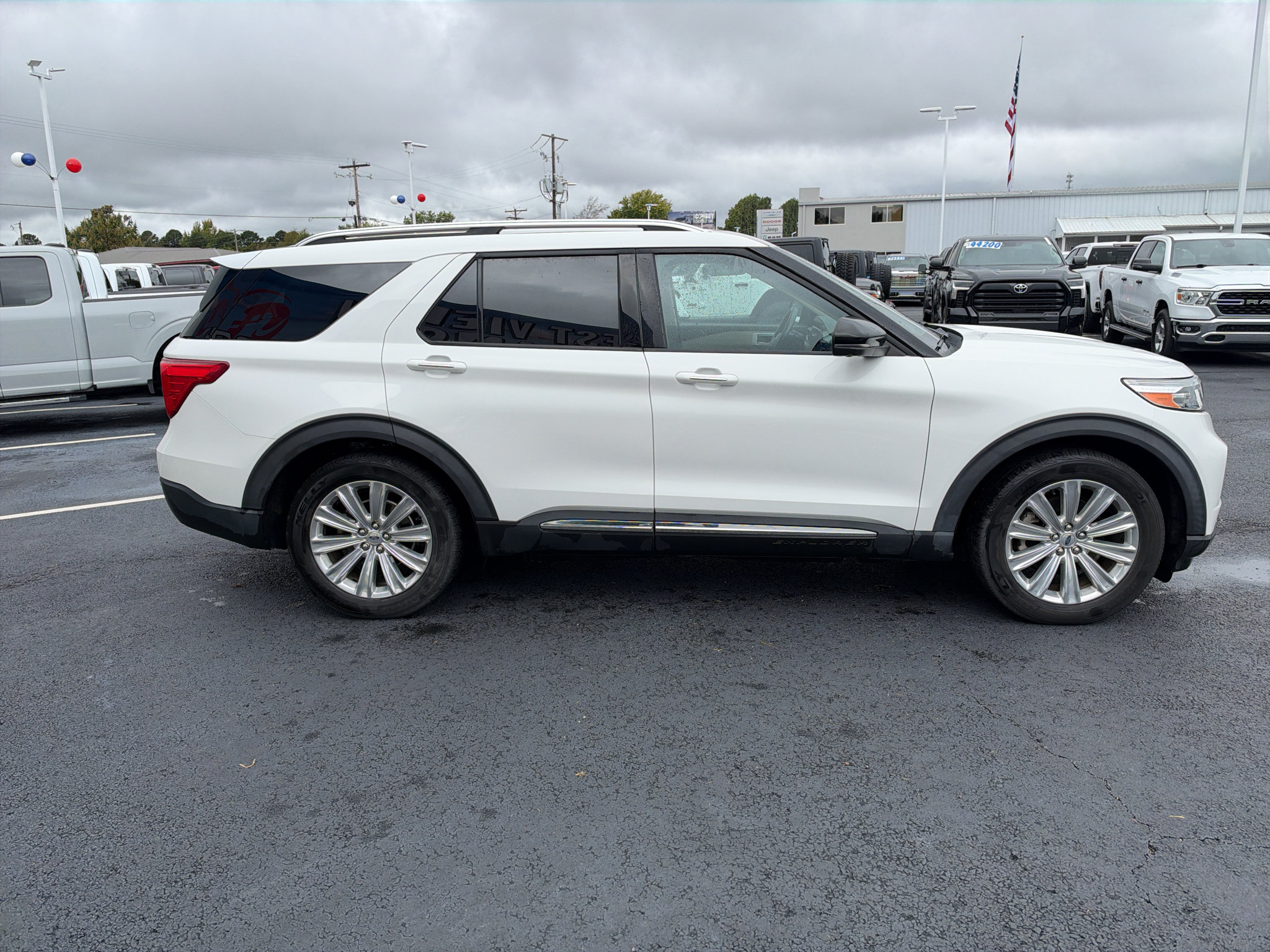Used 2020 Ford Explorer Limited RWD image 4