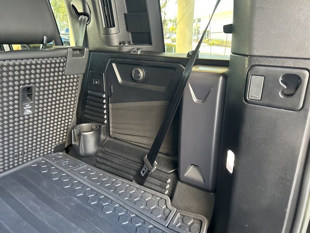 Used 2023 Land Rover Defender 110 X-Dynamic SE image 45