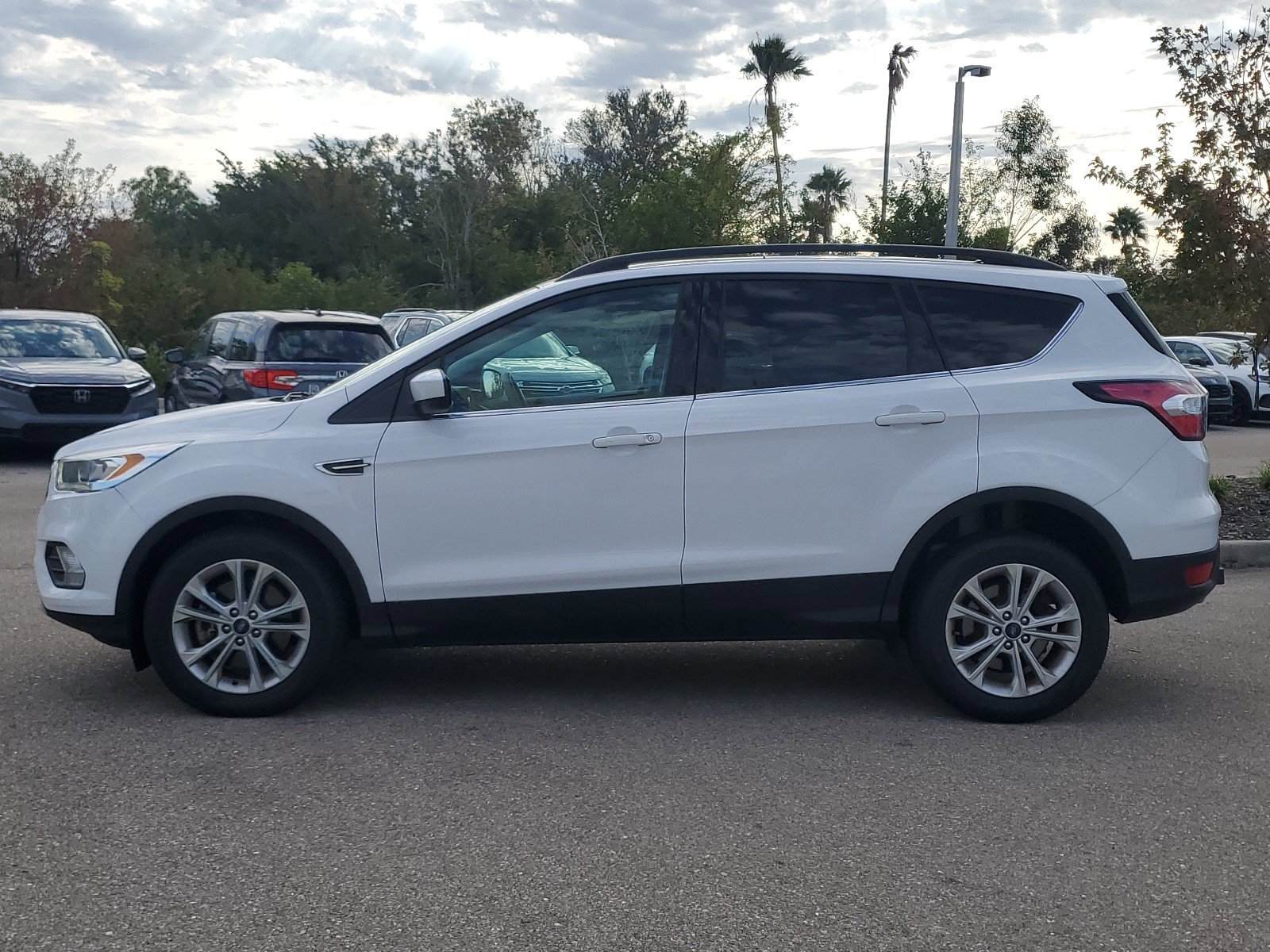Used 2017 Ford Escape SE w/ Equipment Group 201A image 8