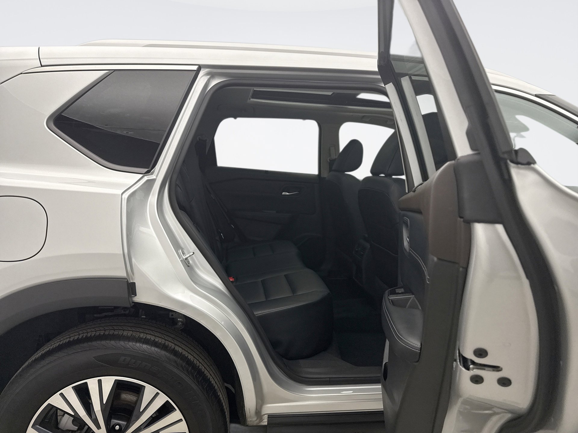 Used 2023 Nissan Rogue SV w/ SV Premium B Package image 18