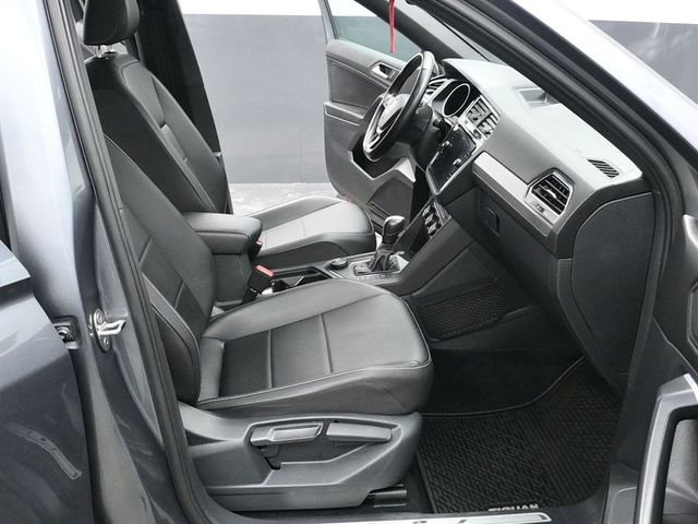 Used 2021 Volkswagen Tiguan SE R-Line image 10