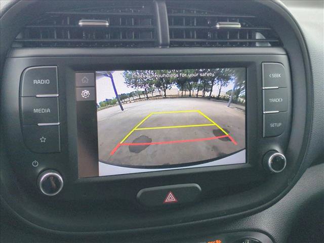 Used 2025 Kia Soul LX w/ LX Technology Package FWD image 11