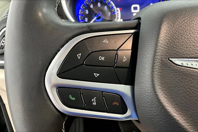 Used 2023 Chrysler Pacifica Limited FWD image 18