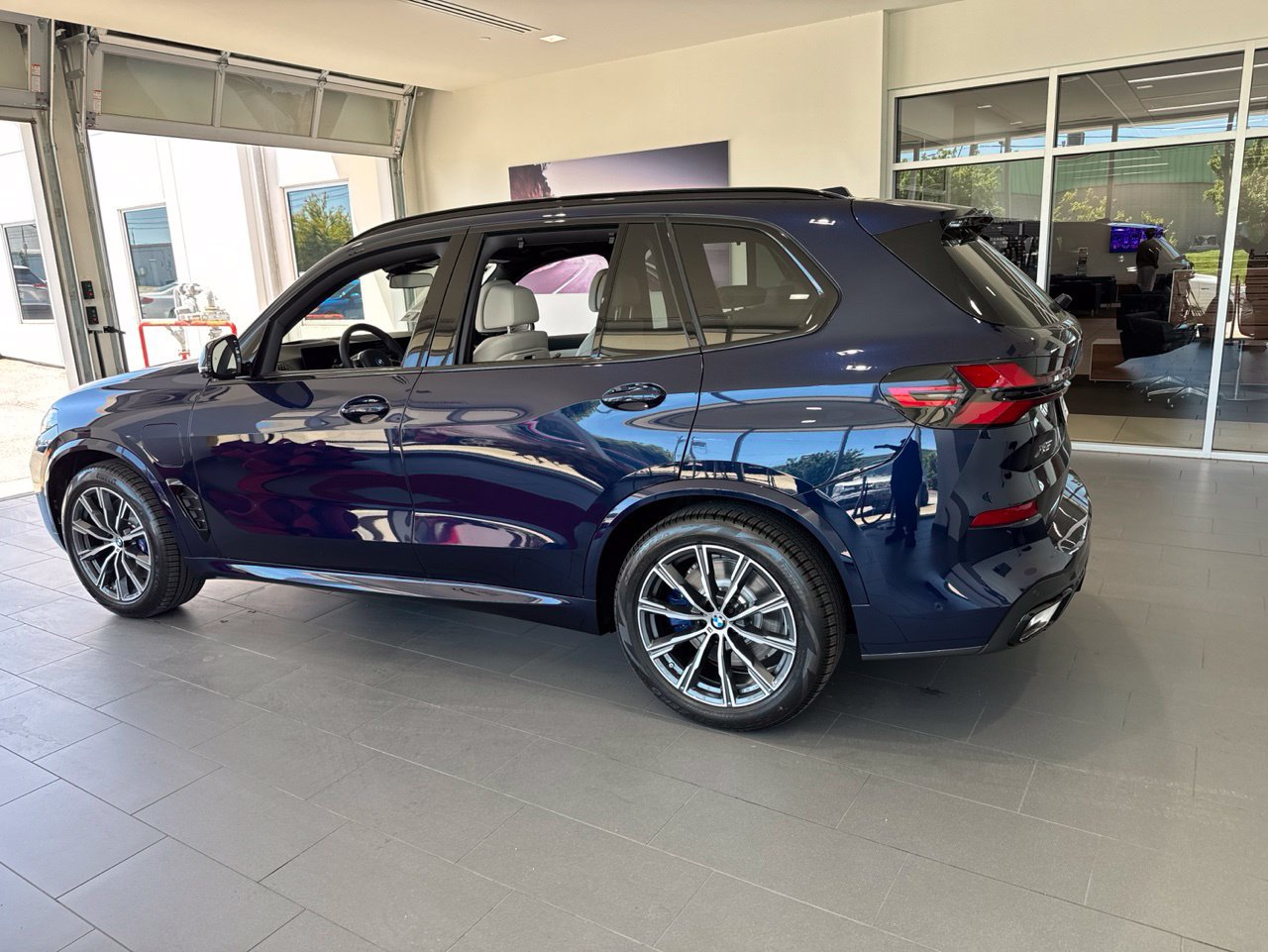 New 2026 BMW X5 xDrive50e w/ Executive Package AWD/4WD image 5
