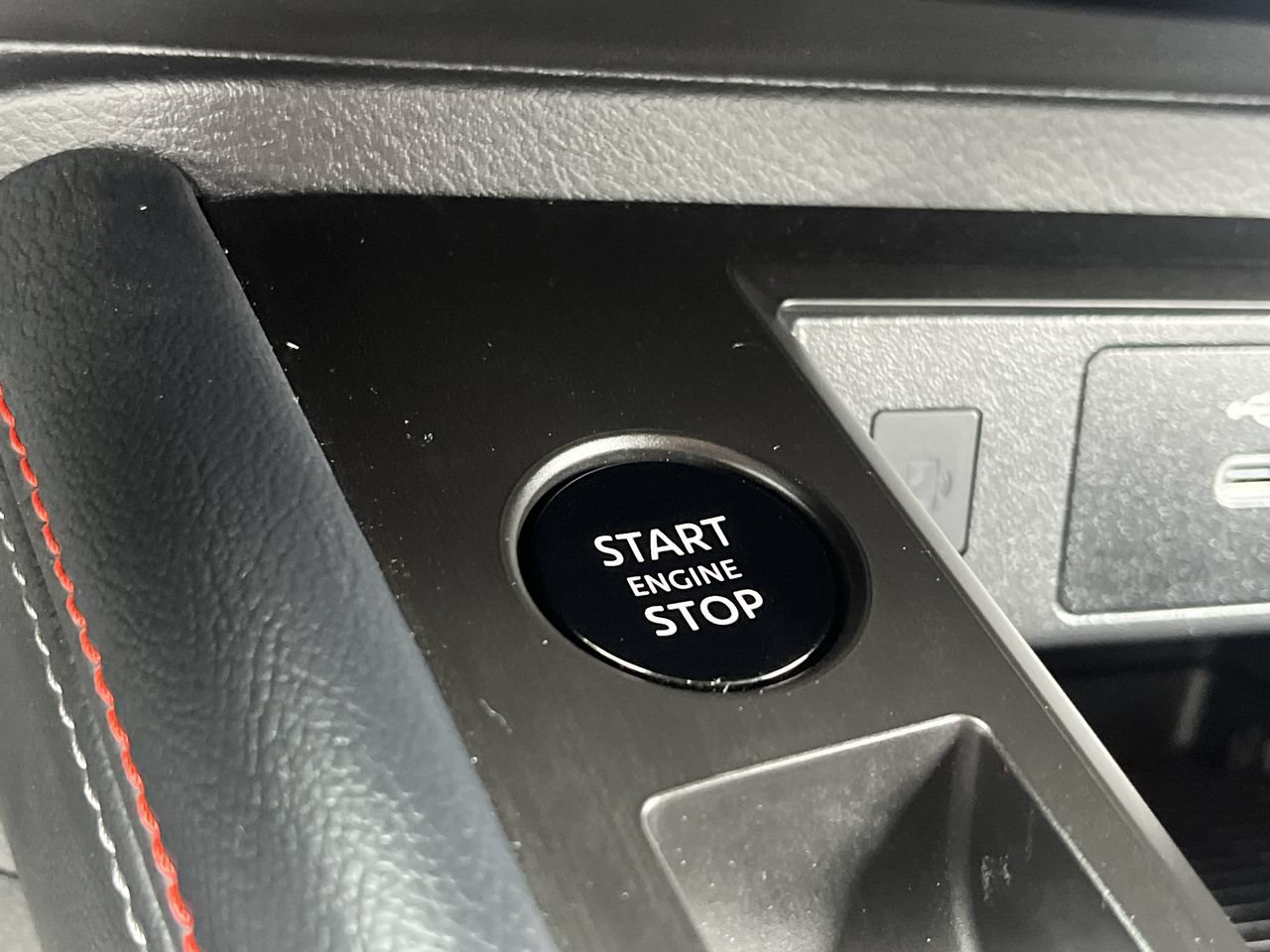 Used 2025 Nissan Kicks SR AWD/4WD image 15
