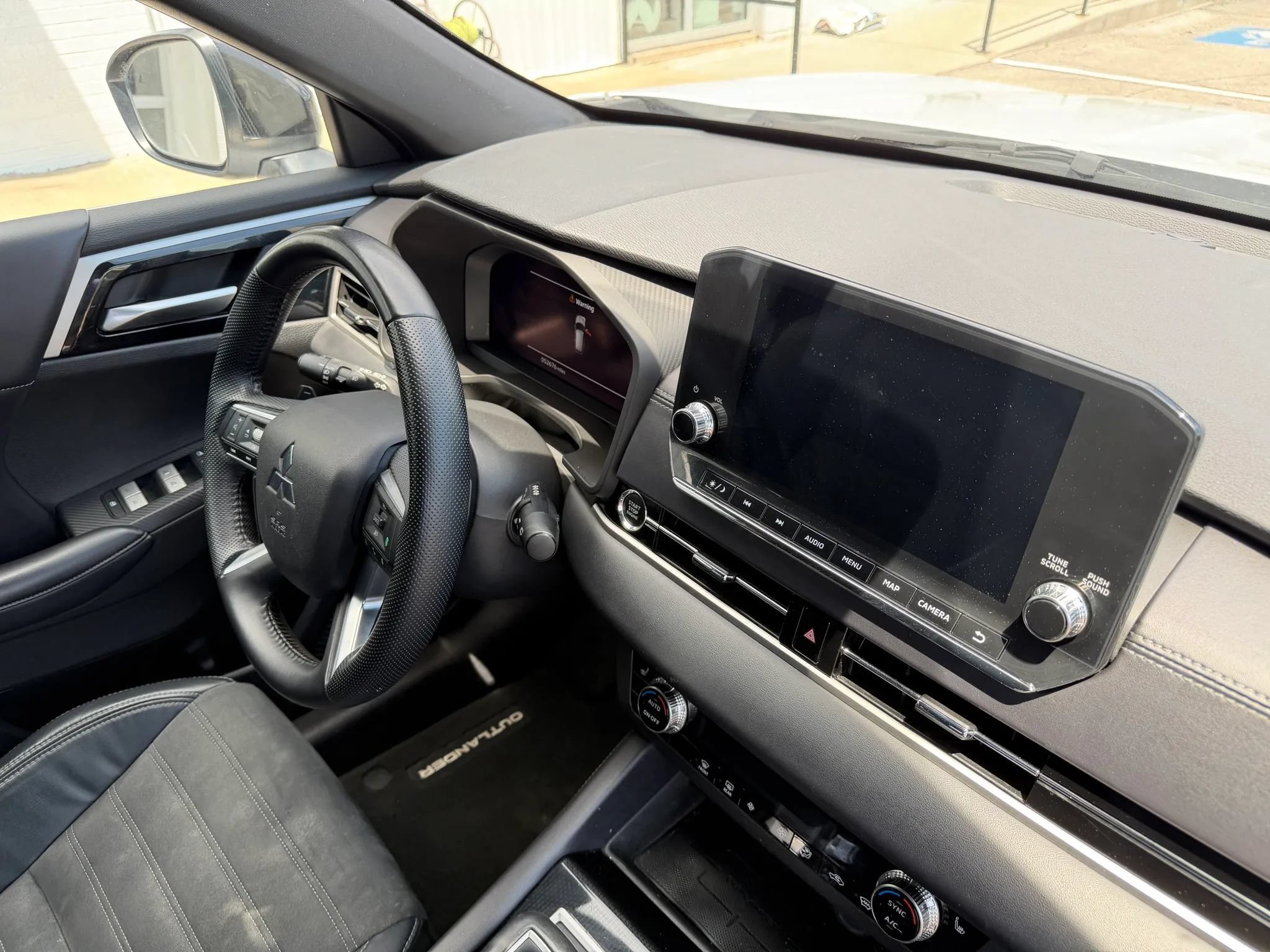 Used 2023 Mitsubishi Outlander SE AWD/4WD image 9