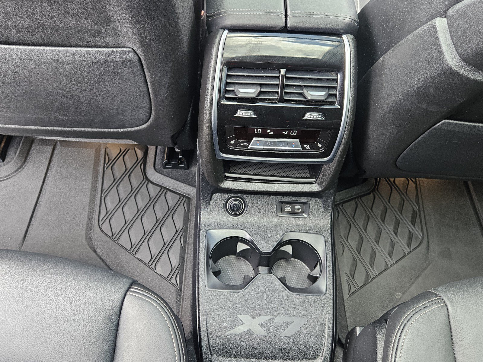 Used 2020 BMW X7 xDrive40i w/ Luxury Seating Package AWD/4WD image 12