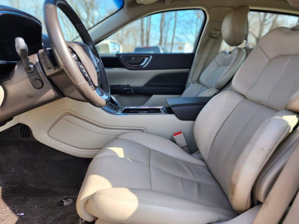 Used 2017 Lincoln Continental Select w/ Climate Package image 18