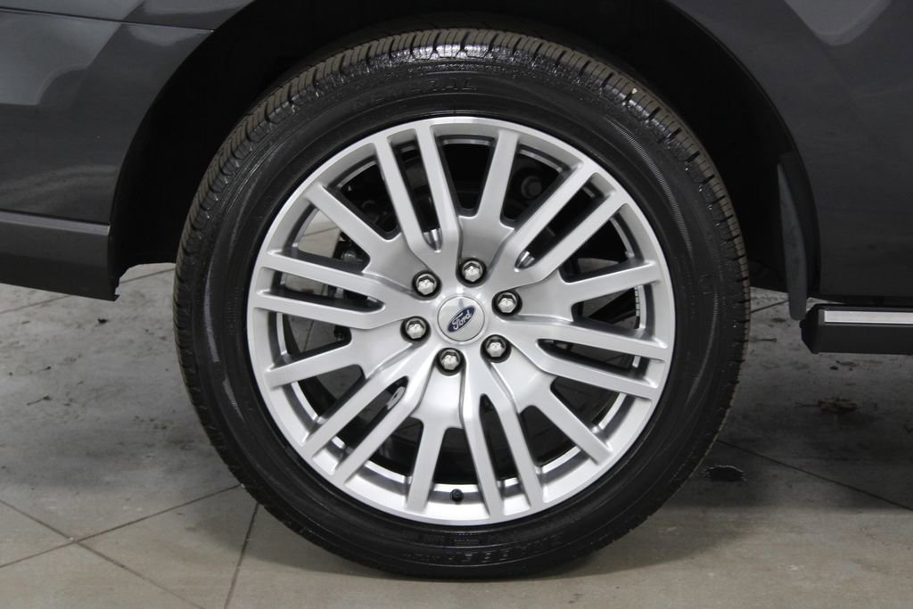 Used 2024 Ford Expedition Limited image 13