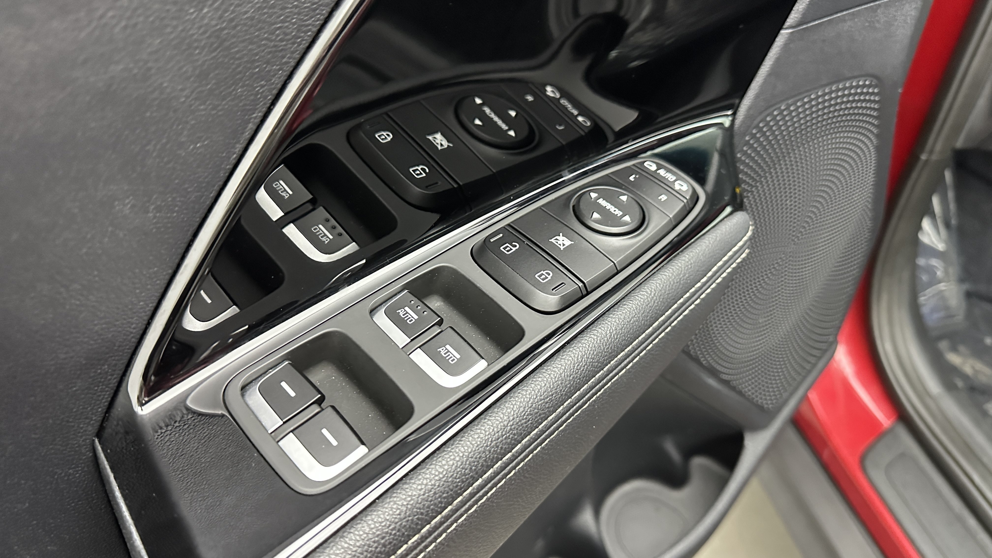 Used 2020 Kia Niro EX w/ Cold Weather Package FWD image 12
