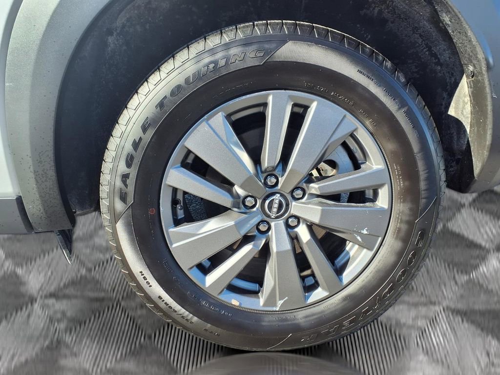 Certified 2025 Nissan Pathfinder SV image 21