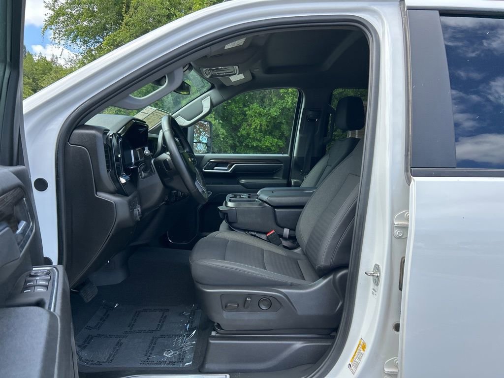 Used 2025 Chevrolet Silverado 2500 LT w/ Convenience Package AWD/4WD image 9