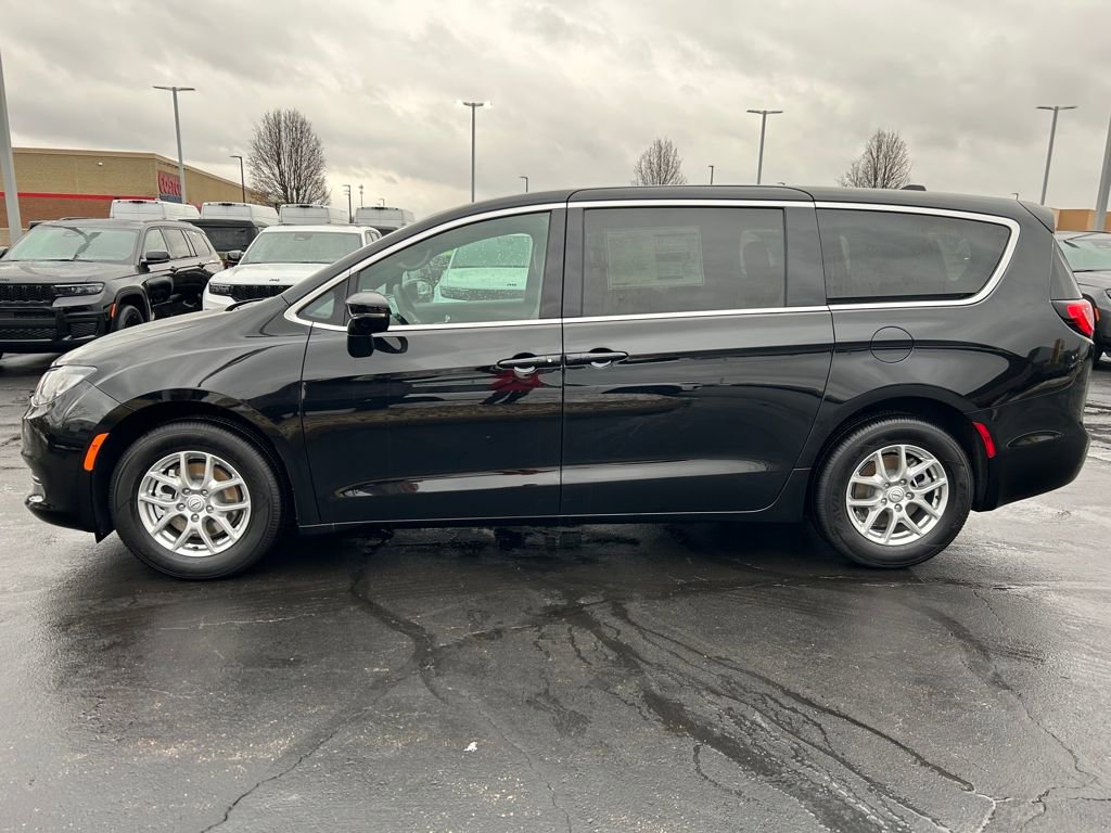 New 2026 Chrysler Voyager LX image 5