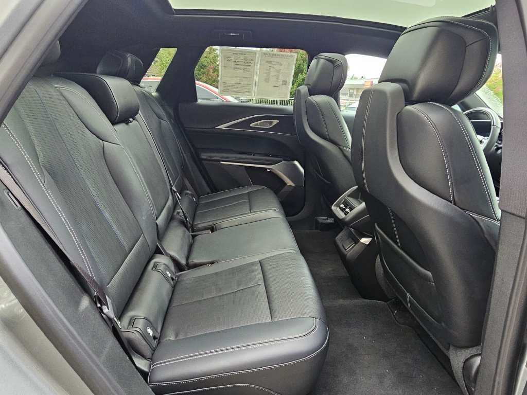 Certified 2024 Cadillac Lyriq Luxury AWD/4WD image 11