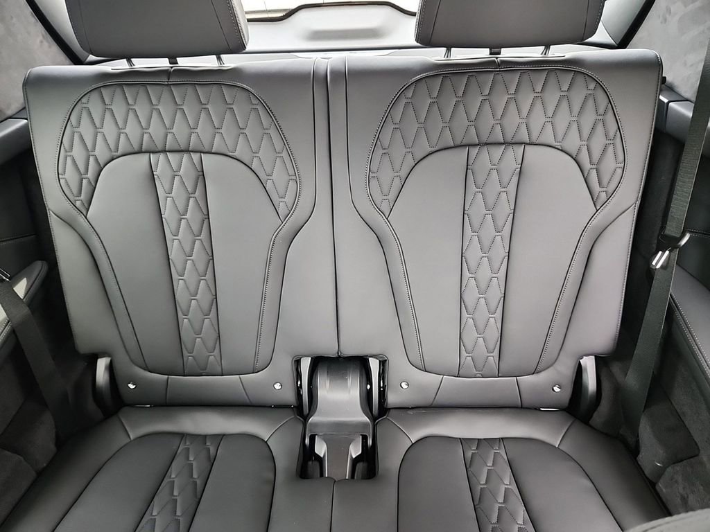 Used 2025 BMW X7 M60i image 14