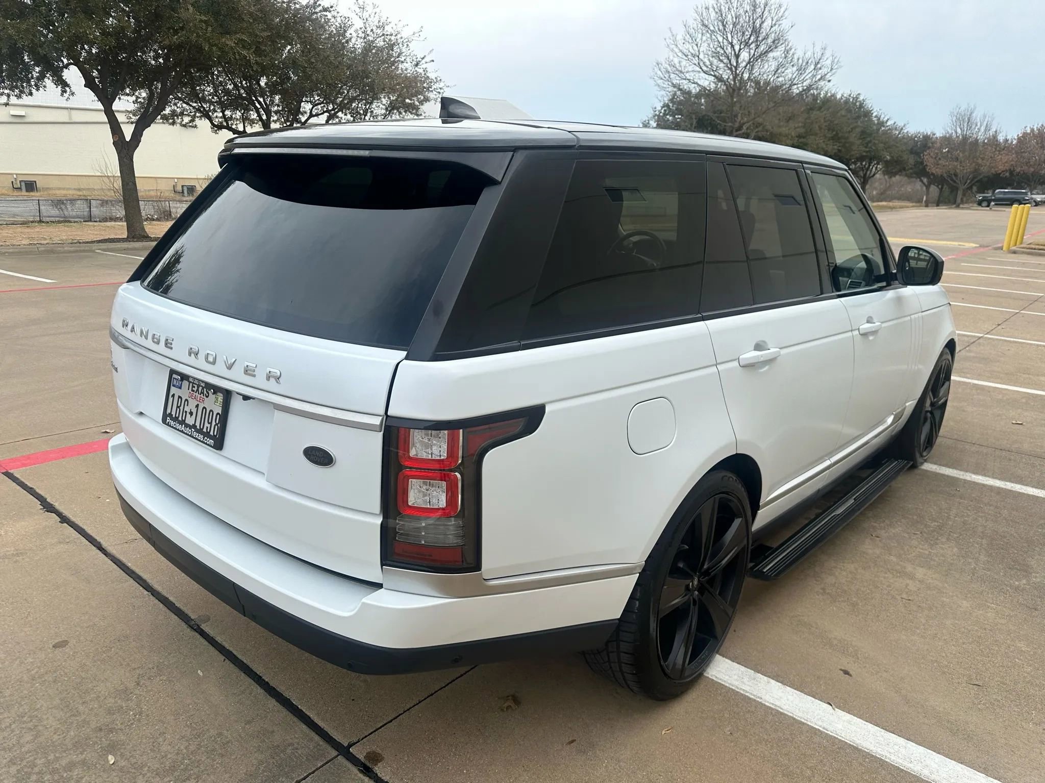 Used 2017 Land Rover Range Rover HSE image 9