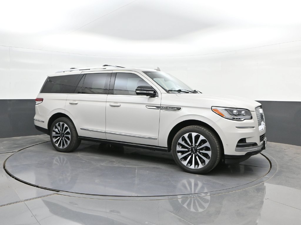 Used 2023 Lincoln Navigator Reserve RWD image 17