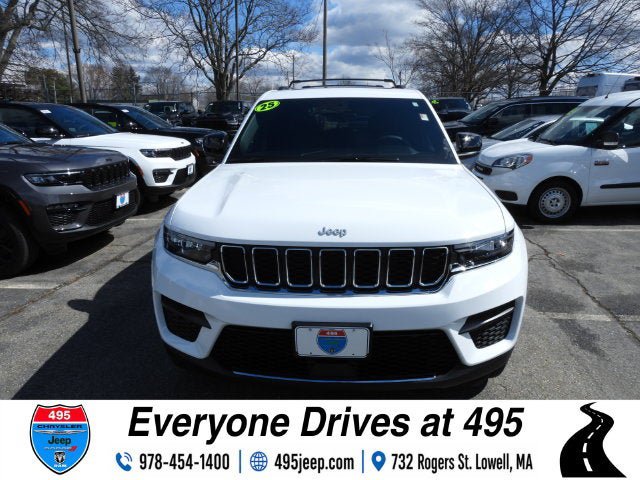 Used 2025 Jeep Grand Cherokee Laredo X AWD/4WD image 8