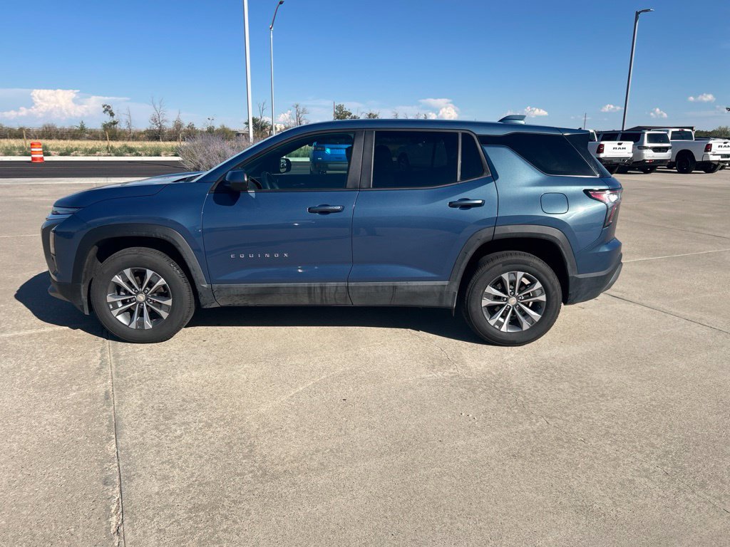 Used 2026 Chevrolet Equinox LT AWD/4WD image 2