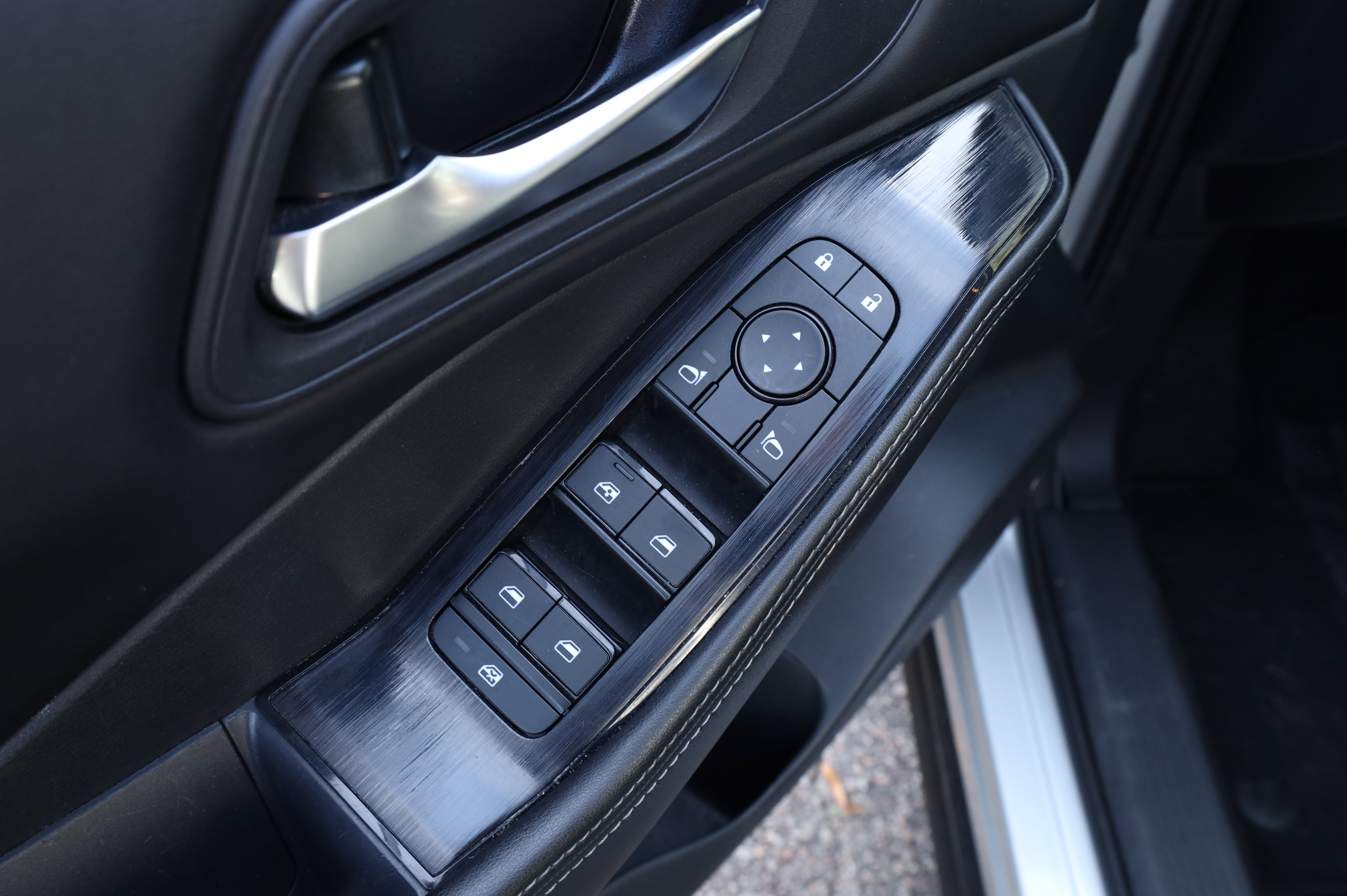 Used 2024 Nissan Rogue SV image 20