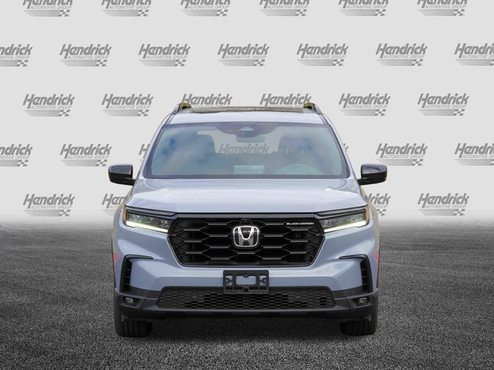 Used 2025 Honda Pilot Black Edition image 3