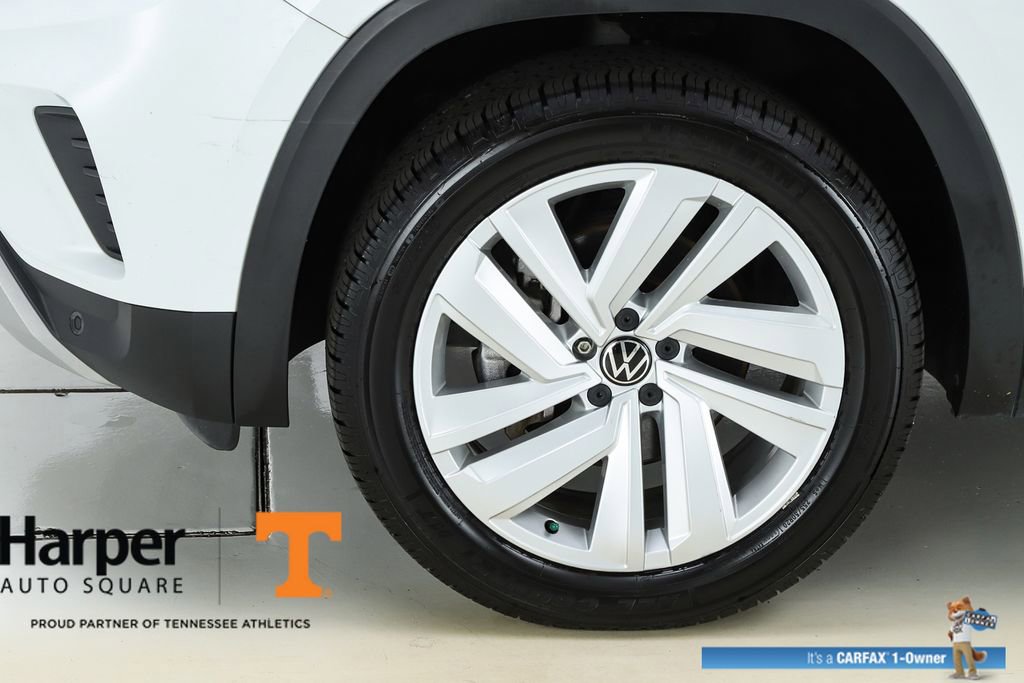 Used 2023 Volkswagen Atlas Cross Sport SE w/ Panoramic Sunroof Package FWD image 5