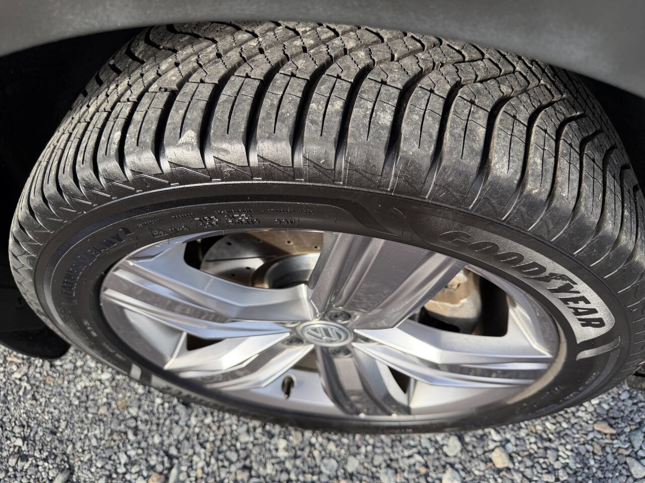 Used 2019 Volkswagen Tiguan SEL Premium w/ 3rd Row Seat Package image 16