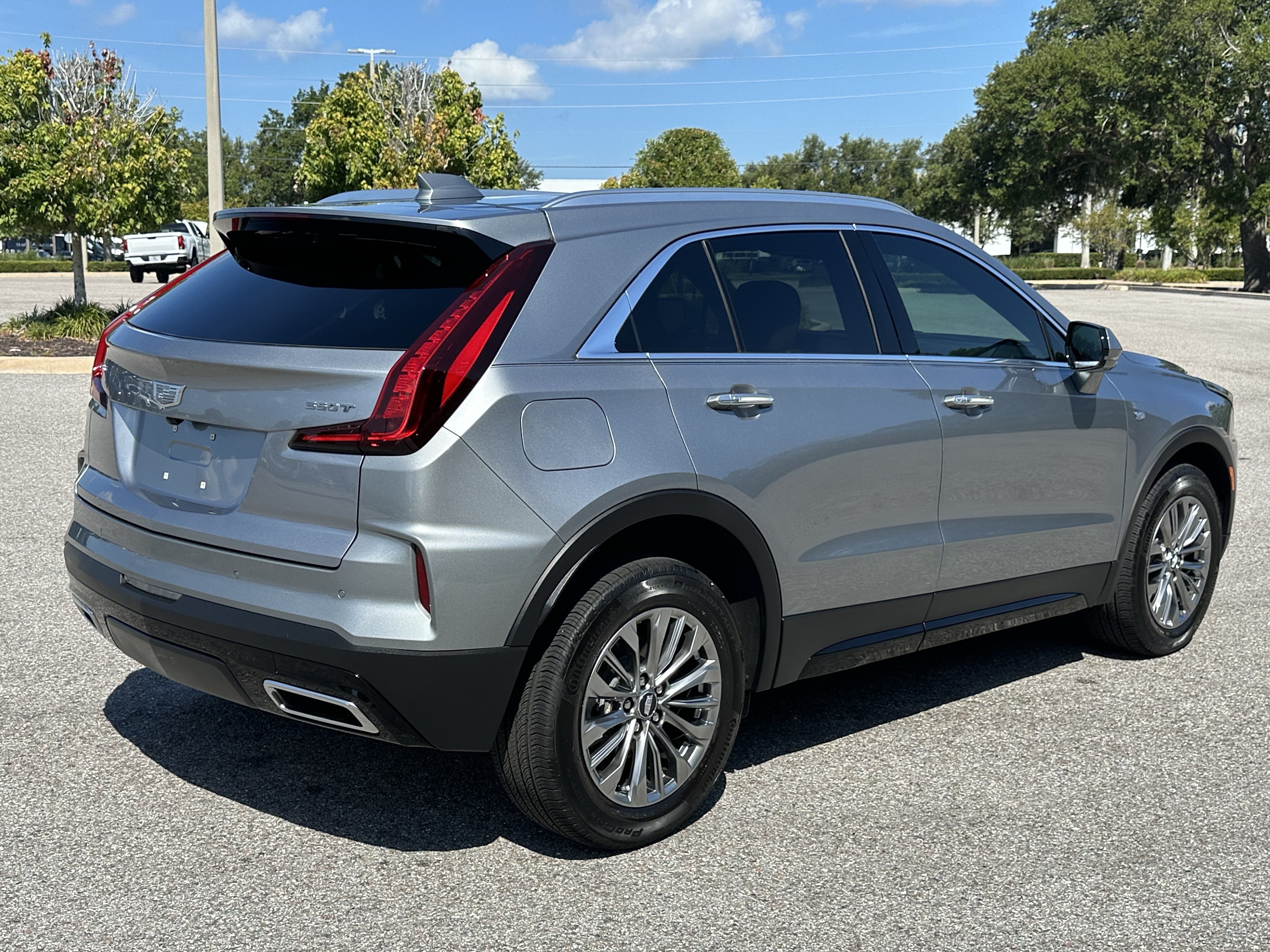 Used 2025 Cadillac XT4 Premium Luxury w/ Cold Weather Package FWD image 4