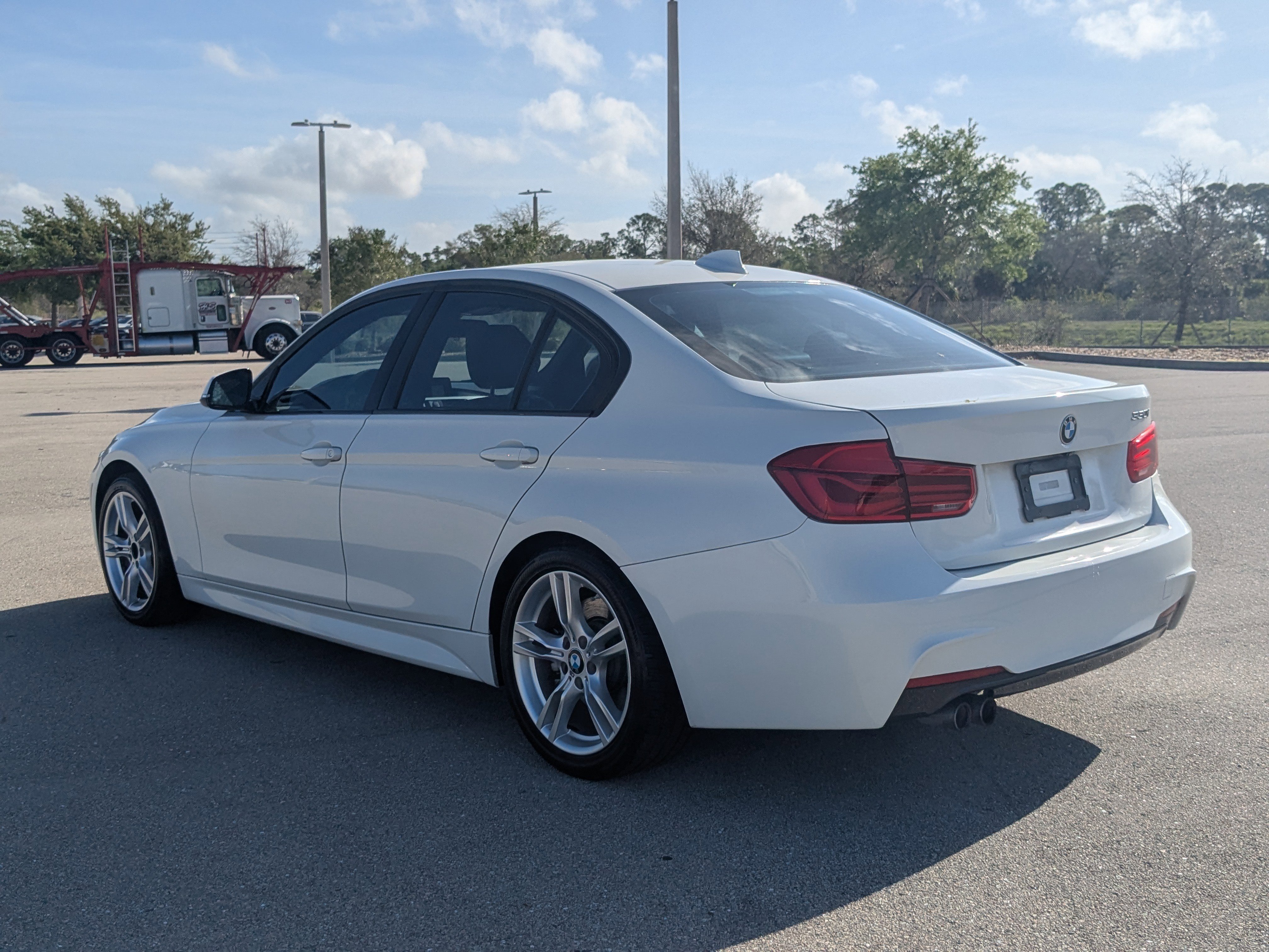 Used 2018 BMW 330i Sedan w/ M Sport Package image 7