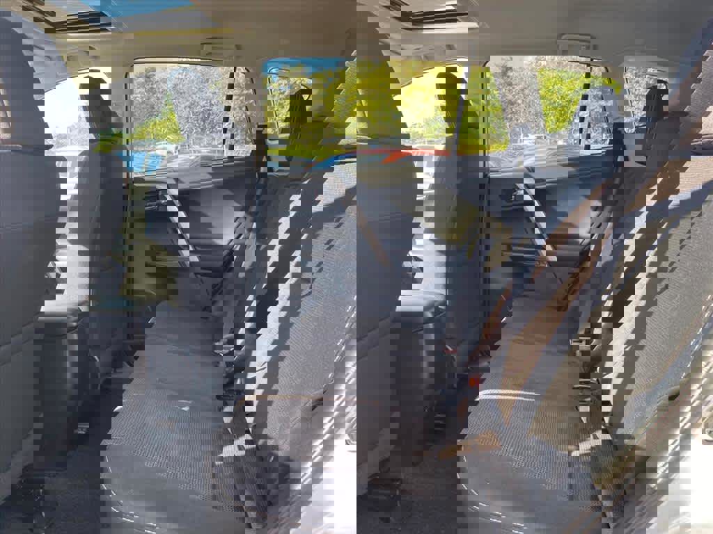 Used 2017 Toyota RAV4 XLE image 17