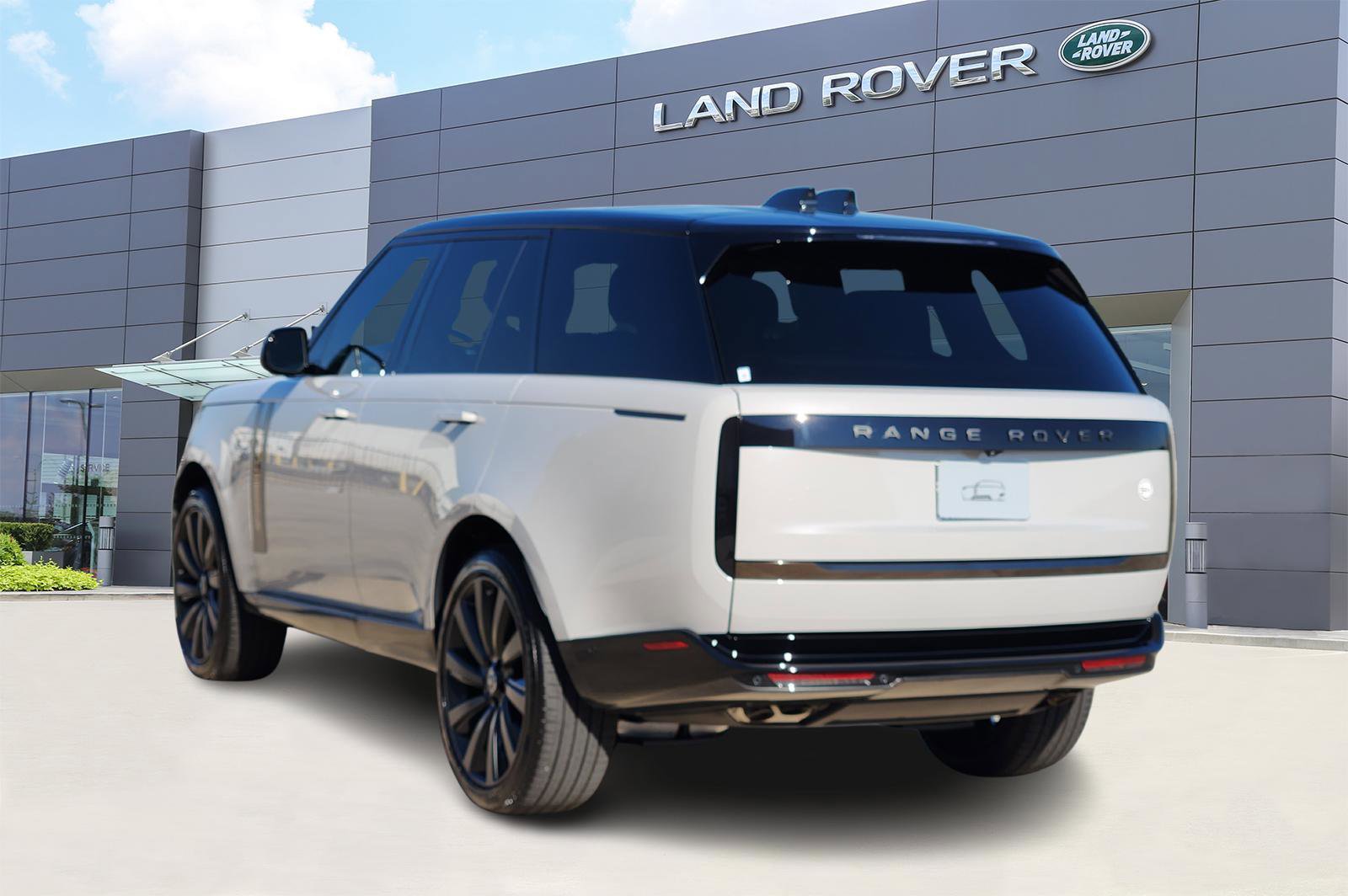 New 2025 Land Rover Range Rover SV image 4