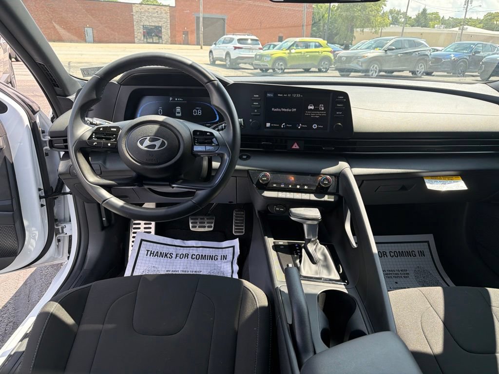 Certified 2025 Hyundai Elantra Sport FWD image 17