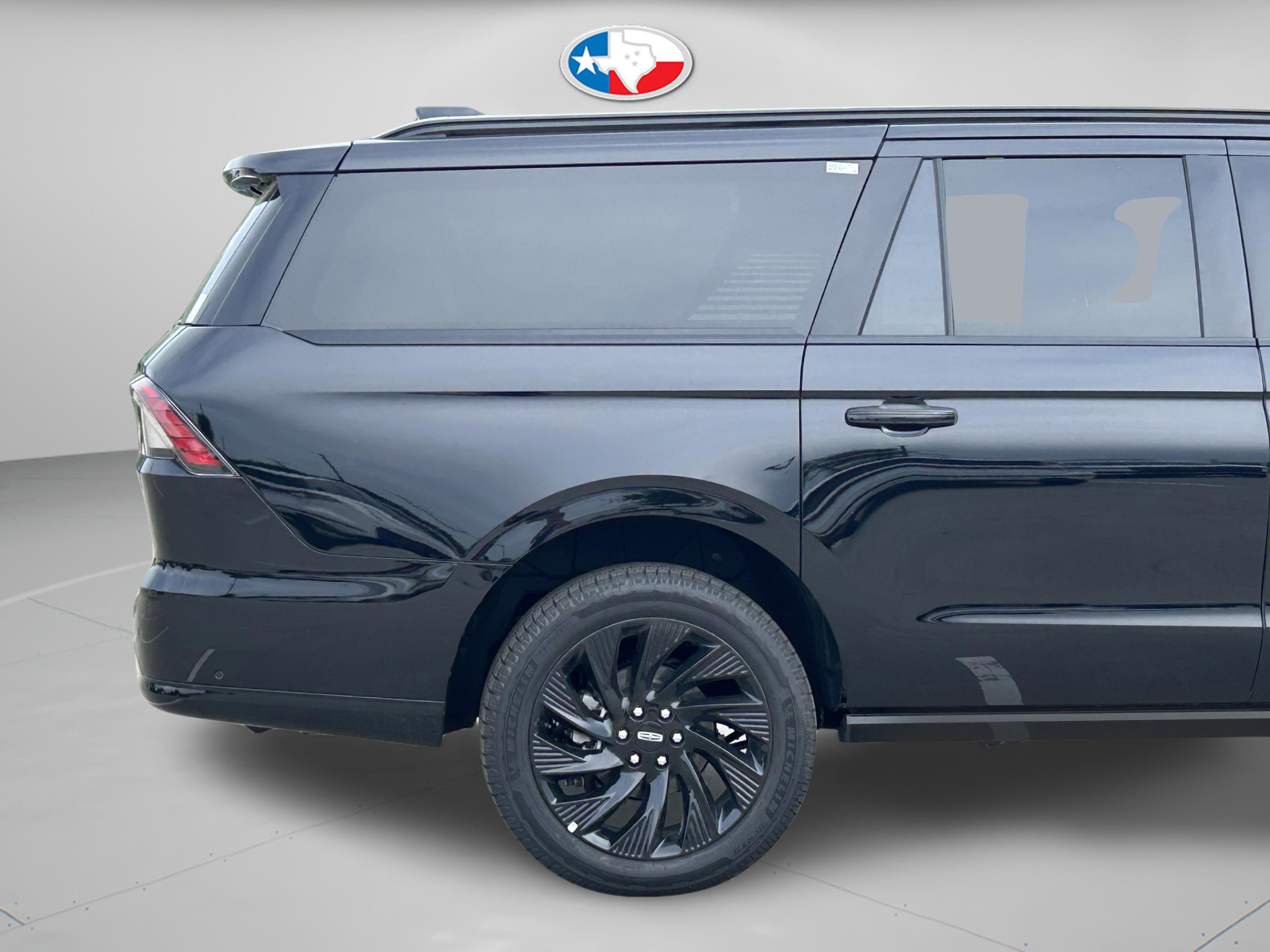 New 2025 Lincoln Navigator L Reserve w/ Jet Appearance Package image 33