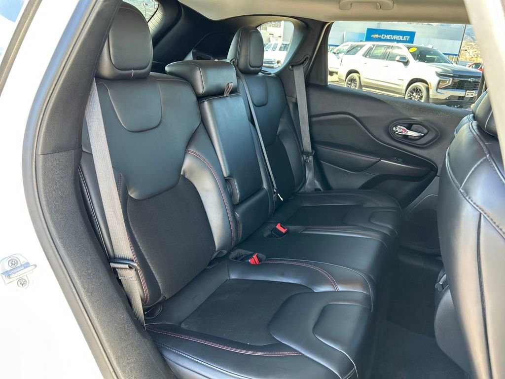 Used 2020 Jeep Cherokee Trailhawk w/ Technology Group image 21