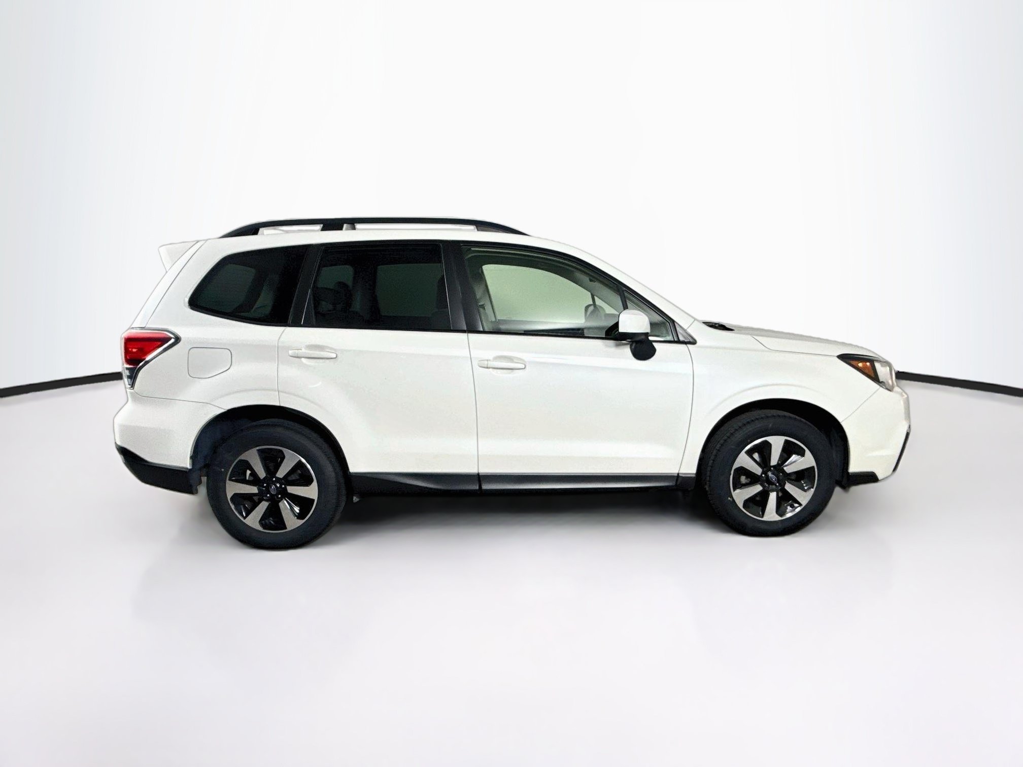 Used 2017 Subaru Forester 2.5i Premium AWD/4WD image 2
