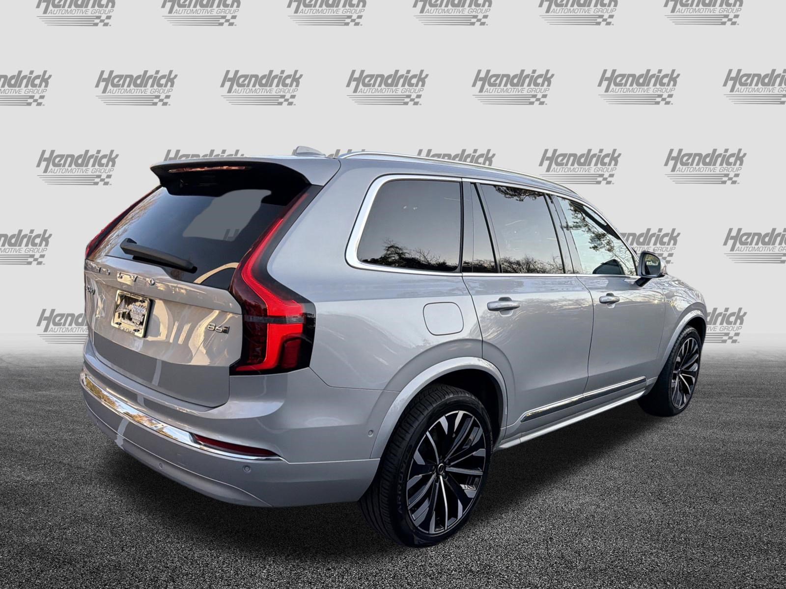 Certified 2025 Volvo XC90 B6 Plus image 10