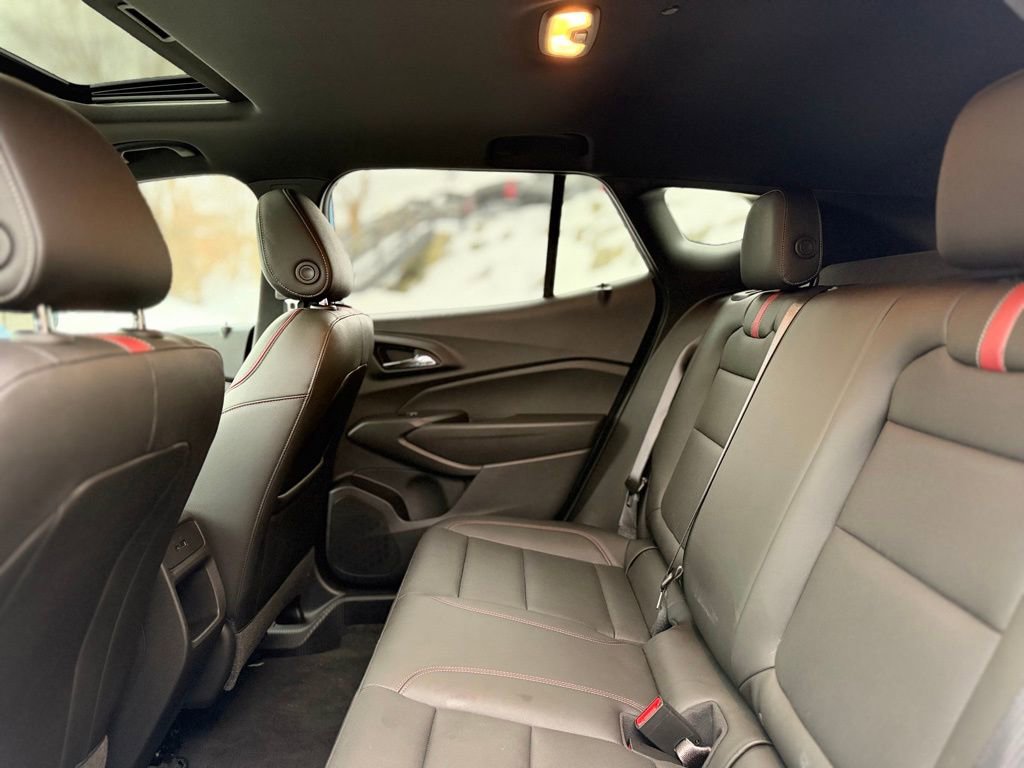 Used 2025 Chevrolet Trax RS w/ Sunroof Package image 20