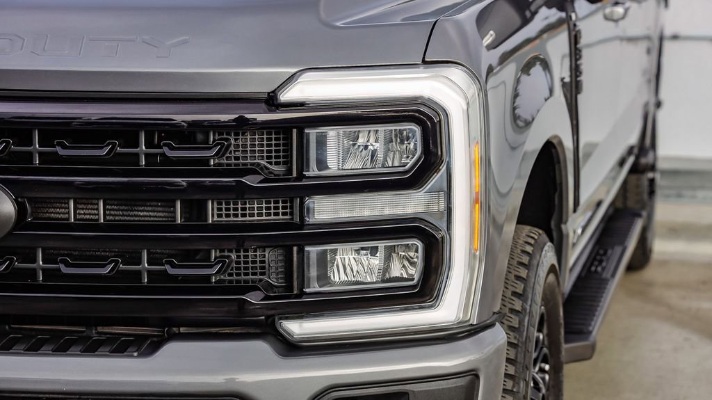 Used 2023 Ford F350 XLT w/ Black Appearance Package image 5