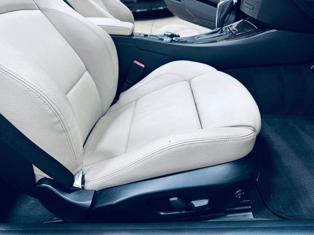 Used 2013 BMW 335i Convertible image 31
