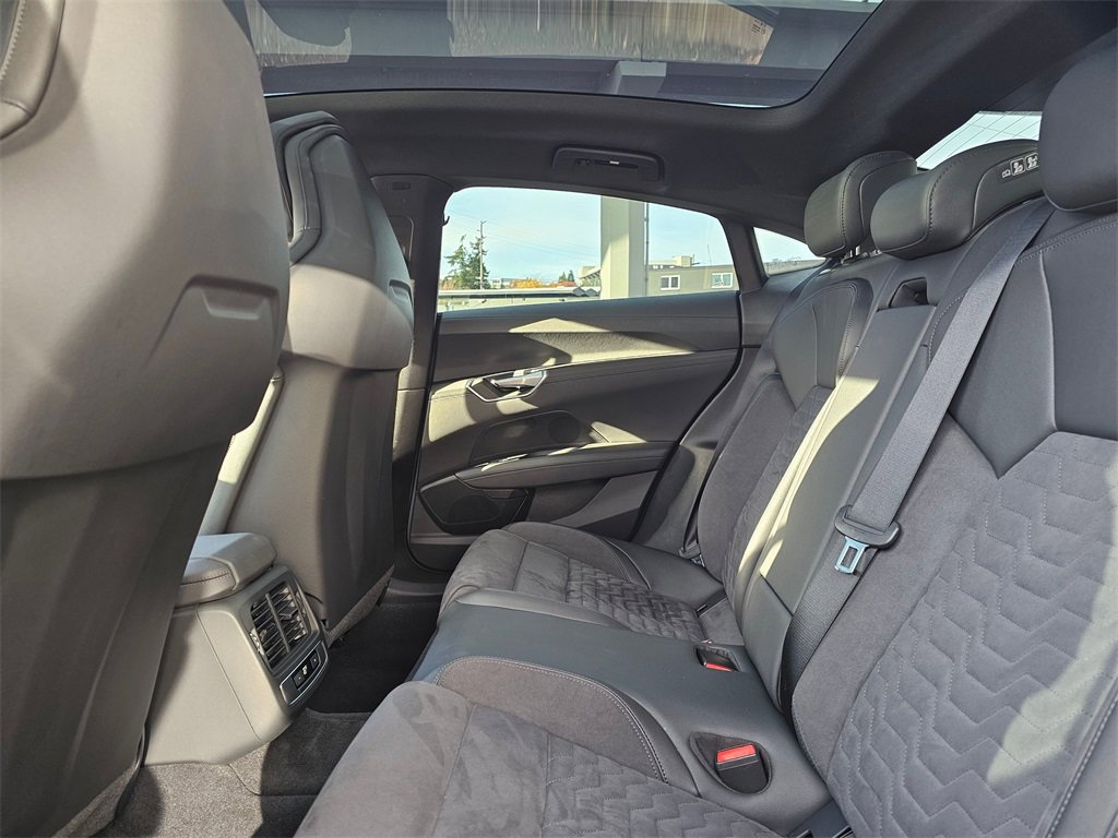 Used 2022 Audi e-tron GT Premium Plus image 18